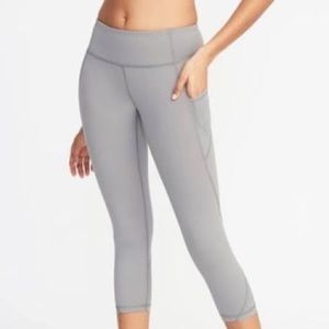 Old Navy Go-Dry Mid-Rise Mesh-Trim Compression Crop Capri Leggings